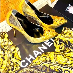 Medusa Pumps Versace size 9